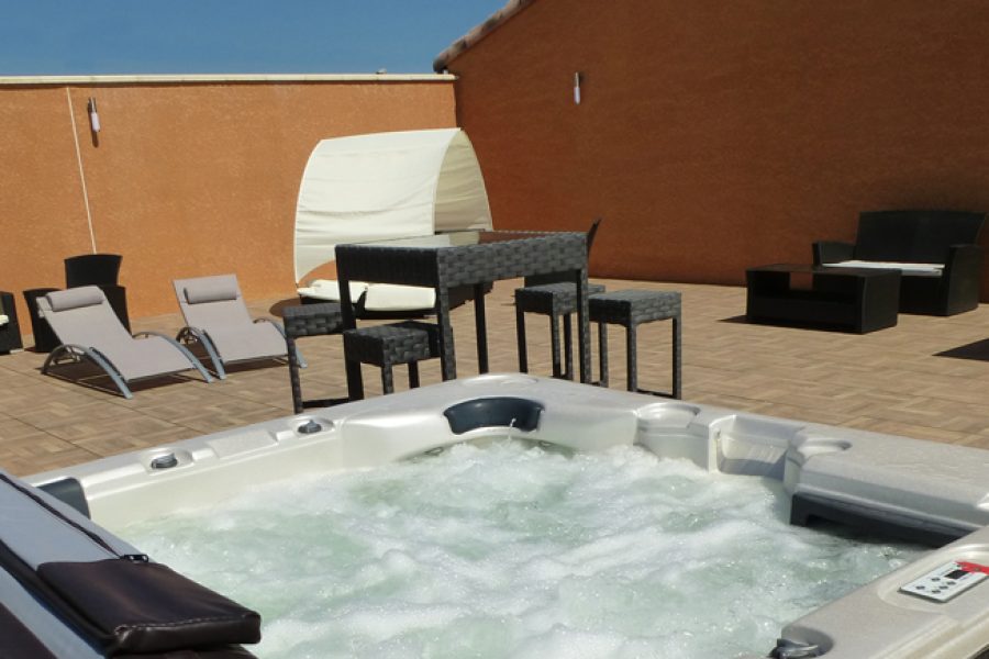 Prêts pour un moment de détente dans le spa du toit terrasse?